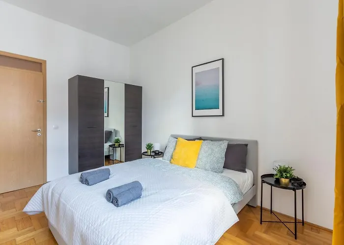 Downtown Cozy In The Gozsdu Garden * Budapesta